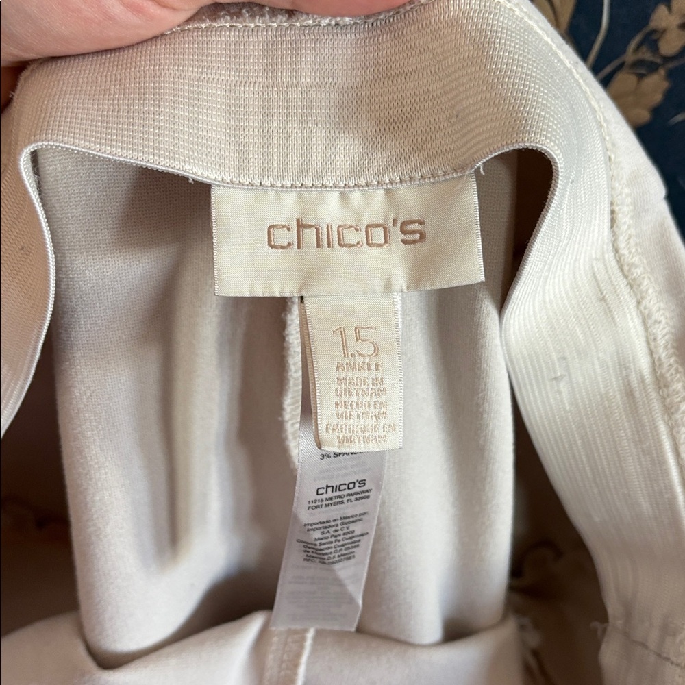 Chico's Cream Pull-On Ankle Pants Size 1.5 - Picture 7 of 9